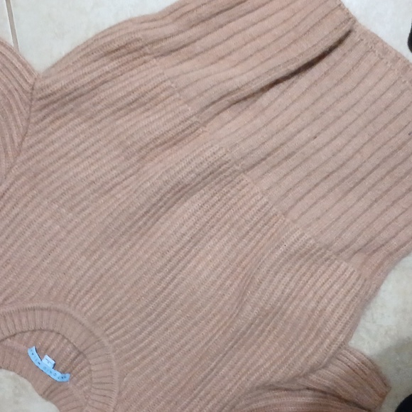 Sweater - Picture 4 of 4